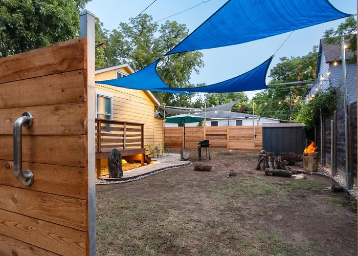 East Austin Bungalow W Bbq Firepit Fun Yard