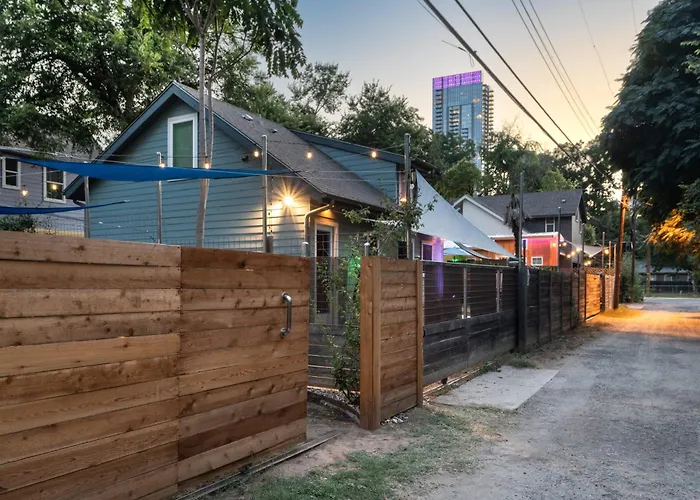 East Austin Bungalow W Bbq Firepit Fun Yard