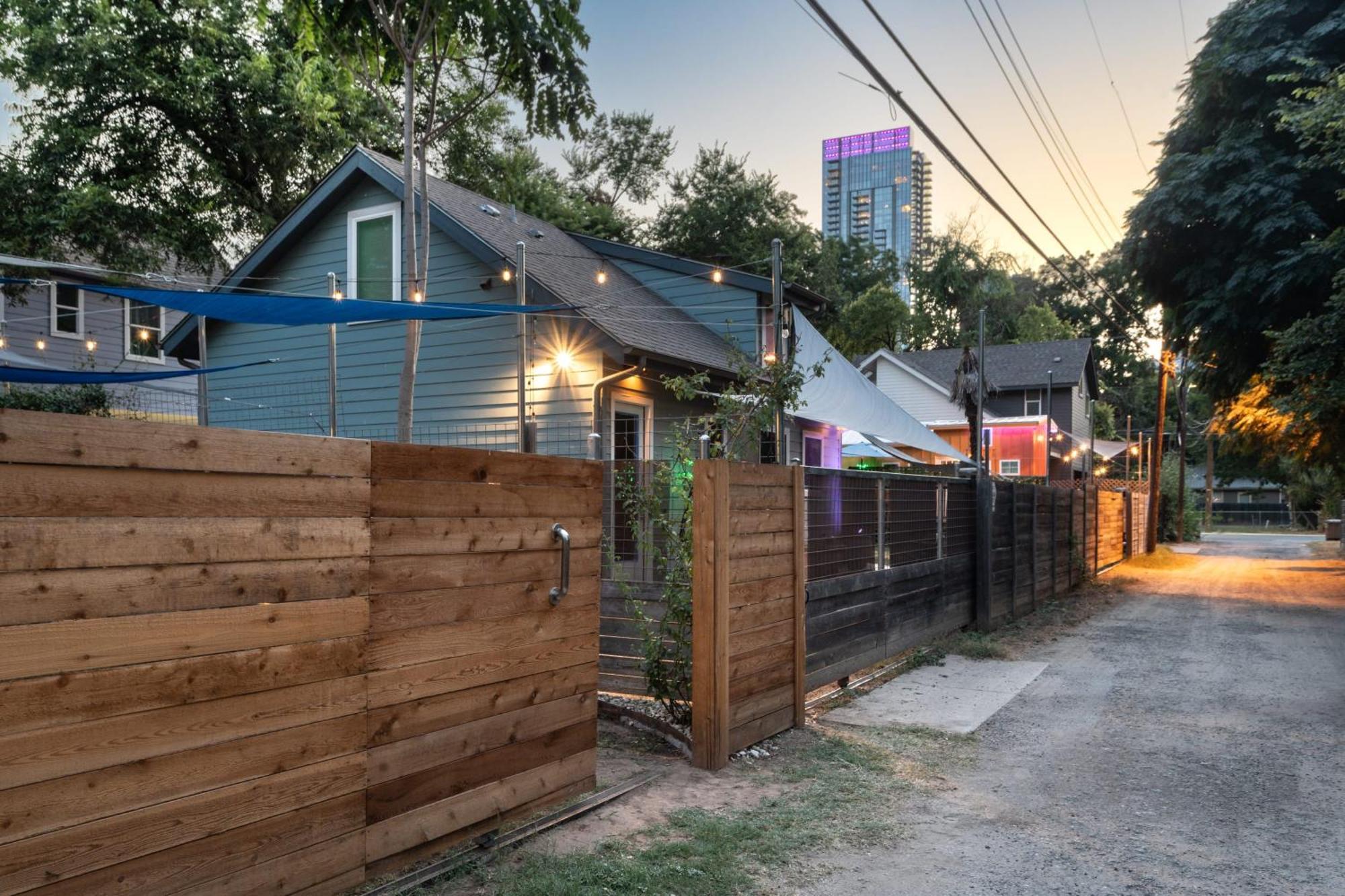 East W Bbq Firepit Fun Yard Casa de Férias Austin